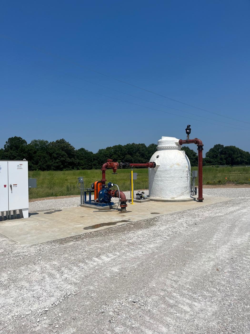 Completed pump station with self-priming pump