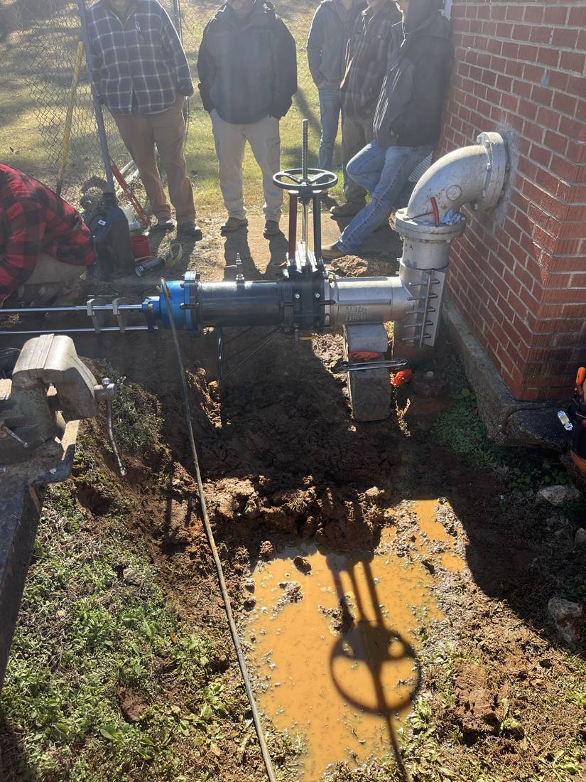 Insertion valve install in the vertical position, equipment in place